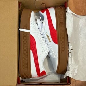 Women’s Puma sneakerss